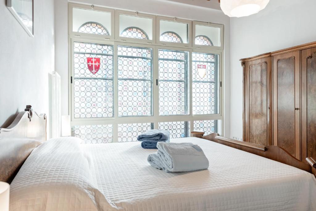 Exclusive Corso Italia Penthouse - Three-Bedroom Apartment