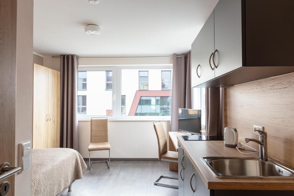 Kuchyň nebo kuchyňský kout v ubytování Dominik Hotel & Eventsaal