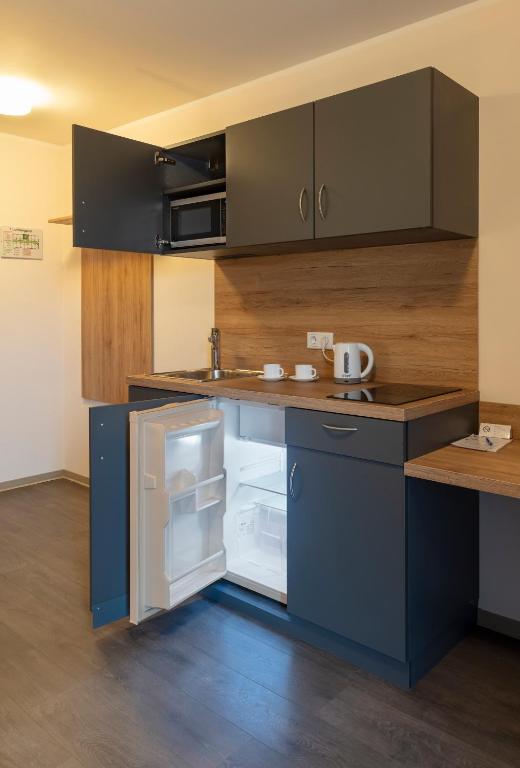 Kuchyň nebo kuchyňský kout v ubytování Dominik Hotel & Eventsaal