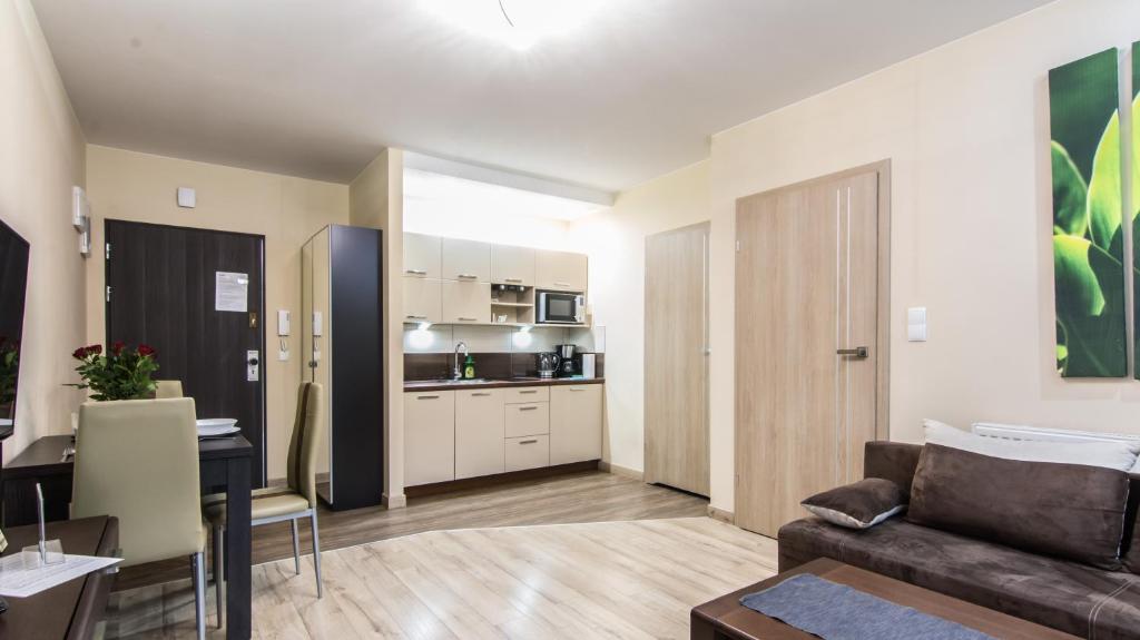 Kuchyňa alebo kuchynka v ubytovaní Apartamenty Izerskie - ul. Cicha 13H-I