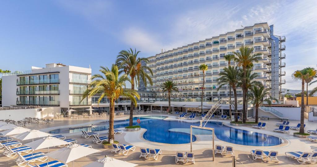 A piscina localizada em Hotel Samos ou nos arredores