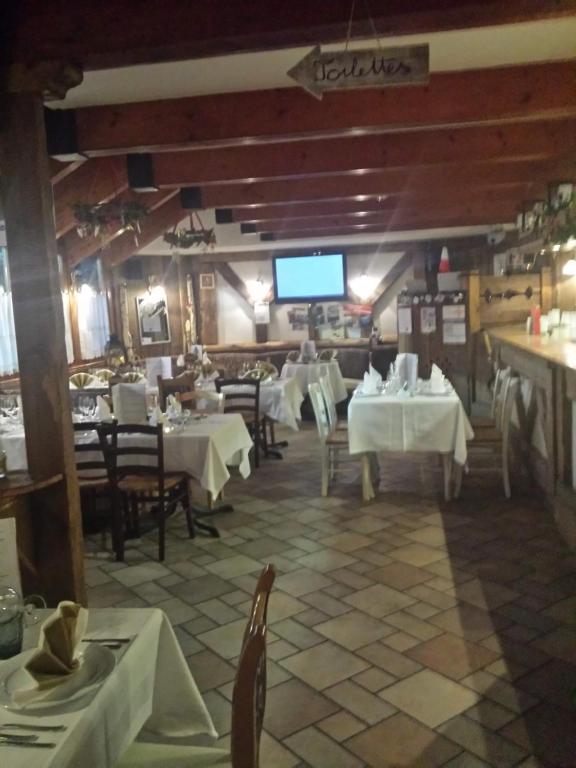 Restaurace v ubytování Appartamenti Solaria a Marilleva 1400 by Happy Holidays