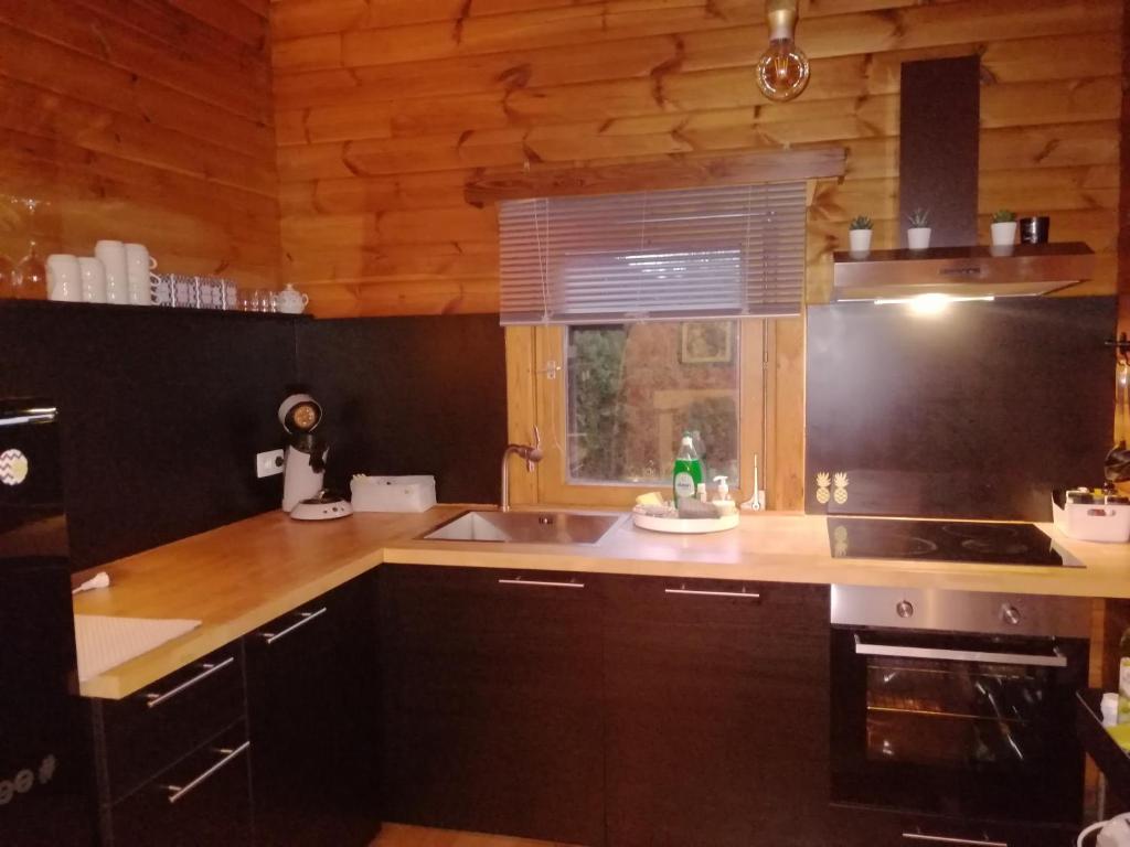 Kuchyň nebo kuchyňský kout v ubytování Le Numéro 12 - Chalet à Francorchamps