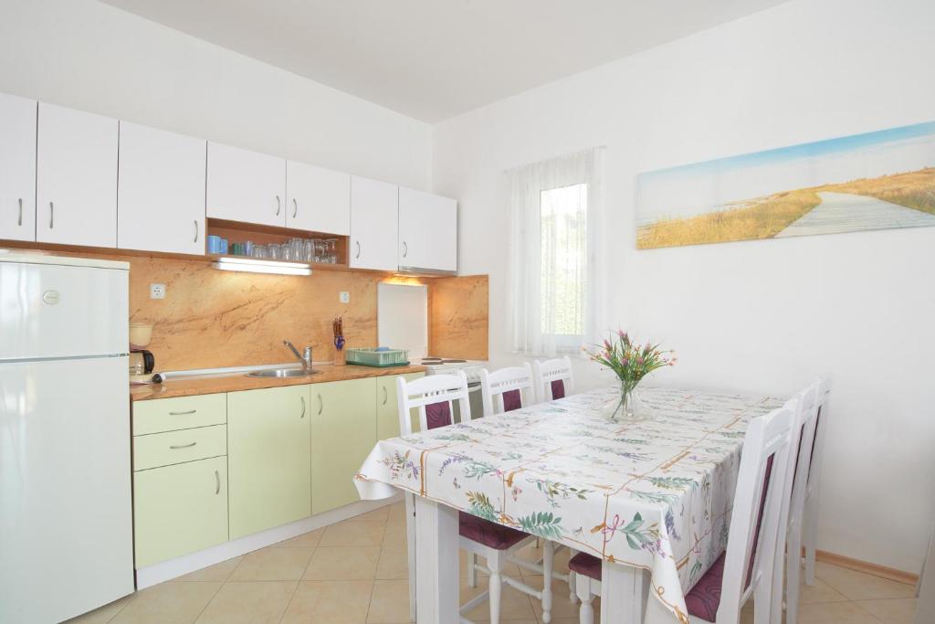 Kuchyň nebo kuchyňský kout v ubytování BulgariaVilla - Villa Gardenia
