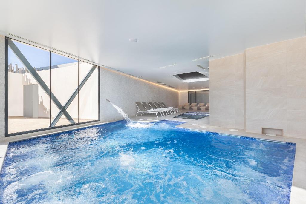 A piscina localizada em Hotel Samos ou nos arredores