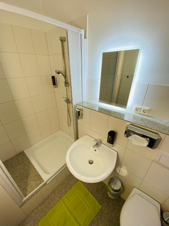 Koupelna v ubytování bestprice Hotel Aachen Hauptbahnhof