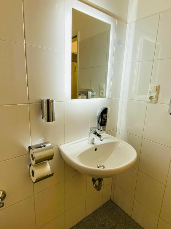 Koupelna v ubytování bestprice Hotel Aachen Hauptbahnhof