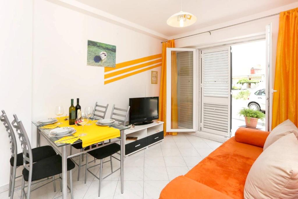 Televízia a/alebo spoločenská miestnosť v ubytovaní Elegant Apartment in Dubrovnik with 40 m² Terrace