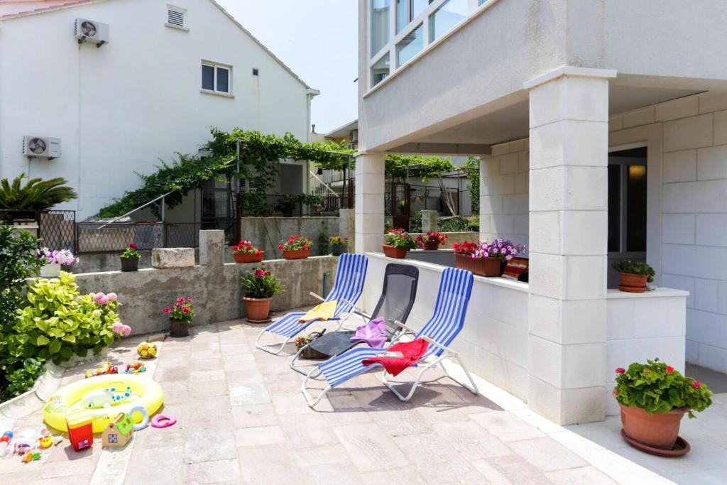 Vonkajšia záhrada v ubytovaní Elegant Apartment in Dubrovnik with 40 m² Terrace