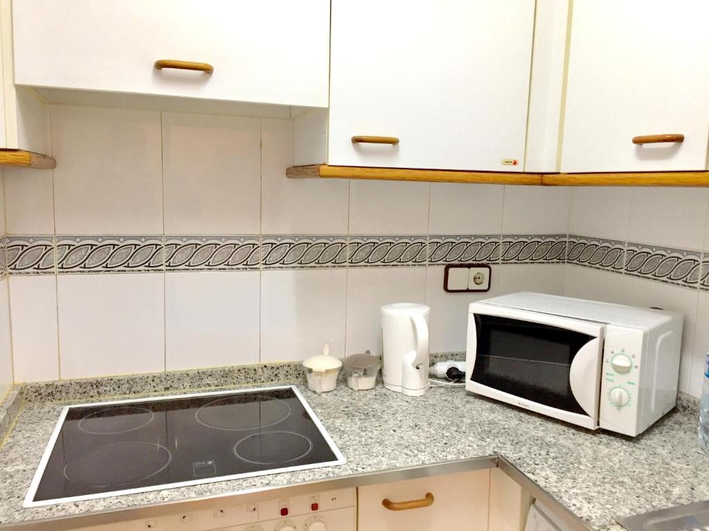 A kitchen or kitchenette at Modern Apartment in Salou - 50 m² + Pool