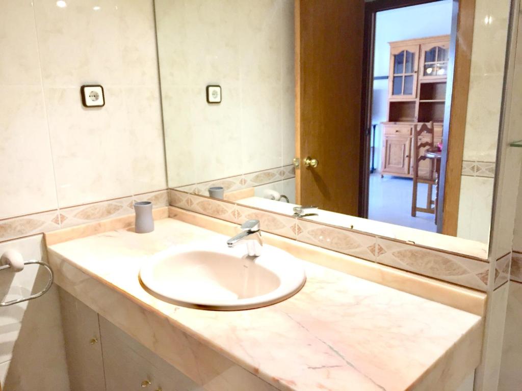 A bathroom at Modern Apartment in Salou - 50 m² + Pool