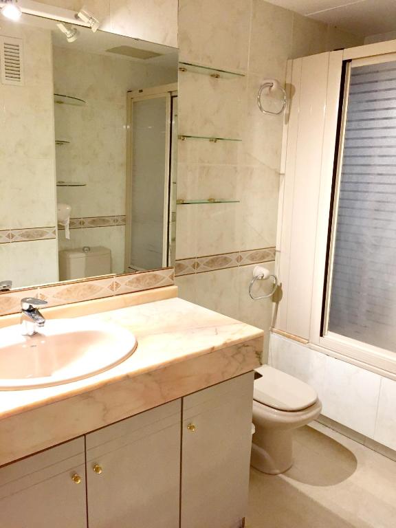 A bathroom at Modern Apartment in Salou - 50 m² + Pool