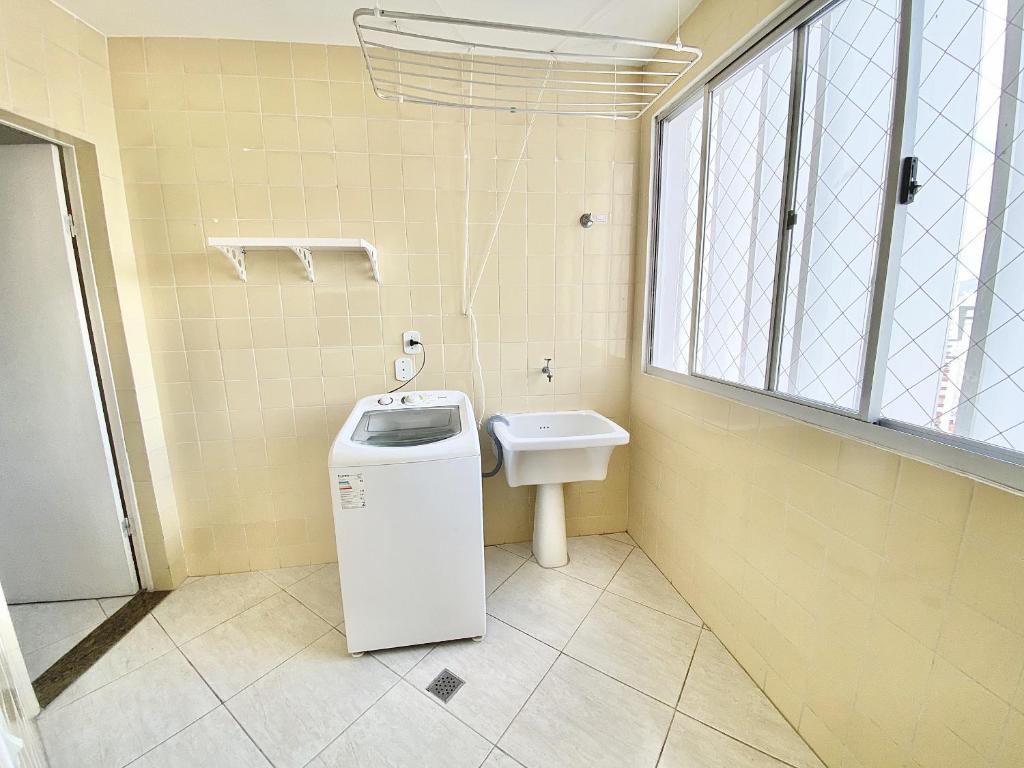  Belo apto localizado na Av central Balneário Camboriú
