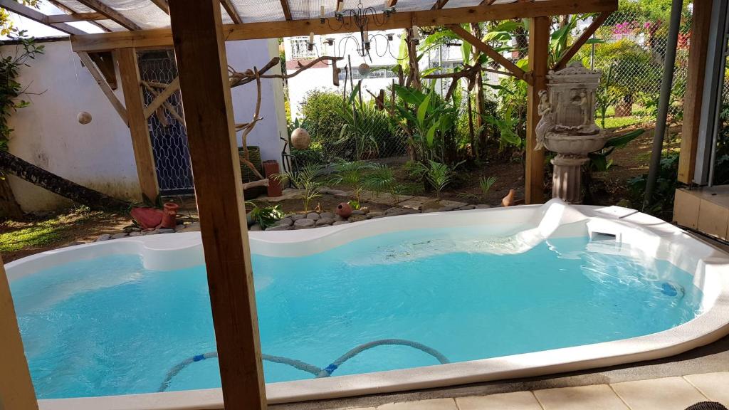 Bazén v ubytování Appartement moderne à Le Lamentin avec piscine partagée - 20m² nebo v jeho okolí