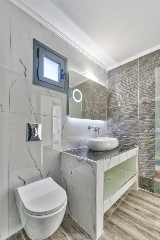 Koupelna v ubytování Mandala Seafront Suites