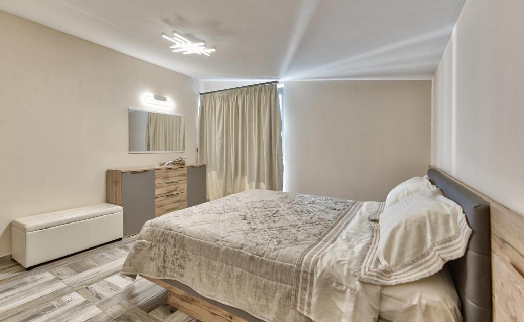 Postel nebo postele na pokoji v ubytování Mandala Seafront Suites