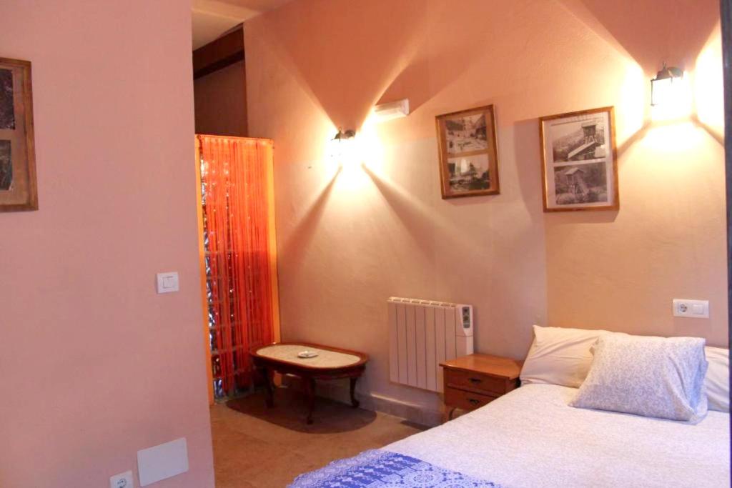 Apartment with one bedroom in Mieres del Camino with ...