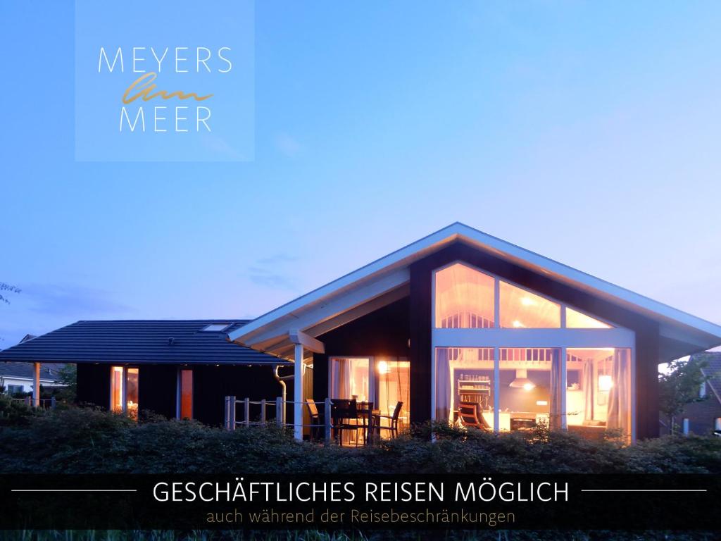 Fotografia z galérie ubytovania Schwarzes Holzferienhaus mit Sauna -- FELDRAIN -- an der Ostsee, Zierow bei Wismar, 4-6 Personen v destinácii Zierow