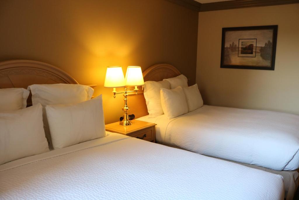 Postel nebo postele na pokoji v ubytování Nomad Hotel & Suites