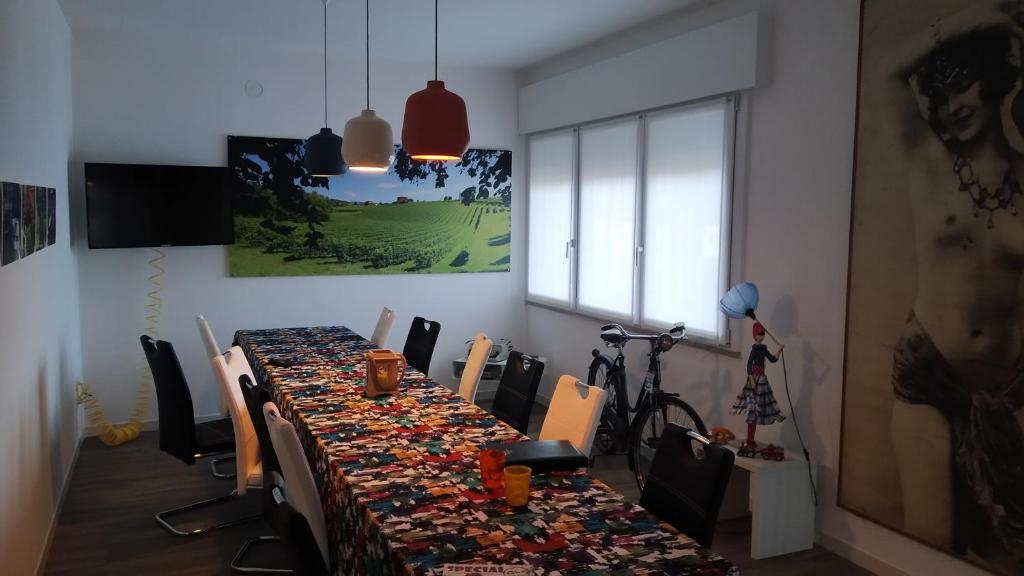 TV a/nebo společenská místnost v ubytování Garage con camere
