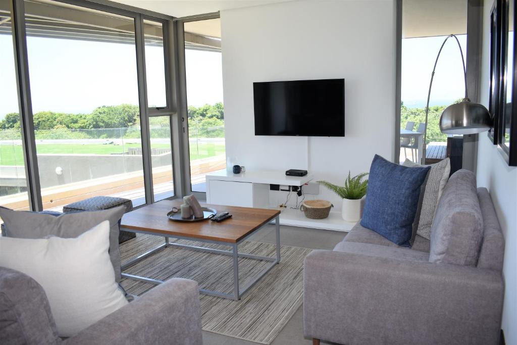 301 Pebble Beach Penthouse, Sibaya