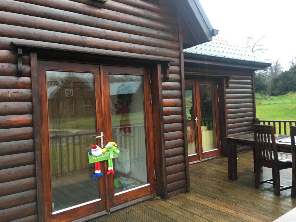 Drumcoura Lake Resort, Pet Friendly, Wifi, SKY TV, 4 Bedrooms, 2 reception rooms