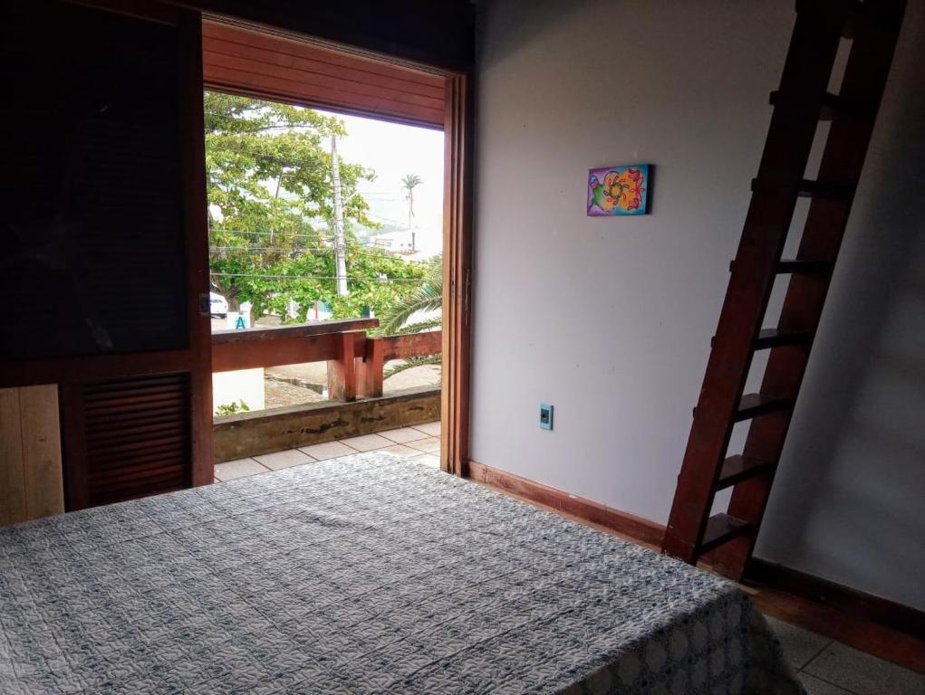  Casa com piscina e jardim