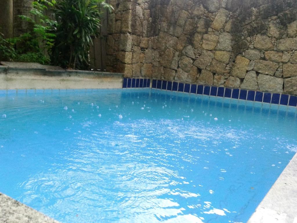  Casa com piscina e jardim