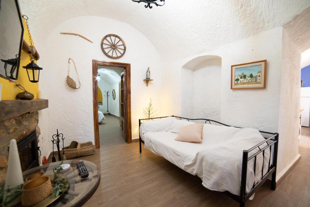 Postel nebo postele na pokoji v ubytování Cuevas Cortijo Gachas