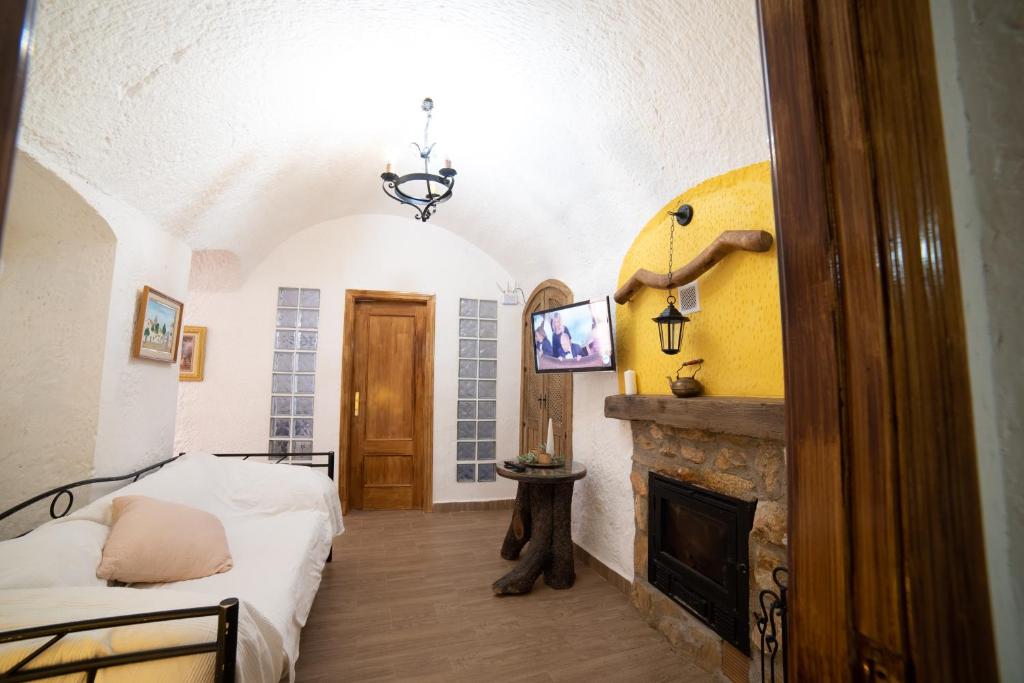 Postel nebo postele na pokoji v ubytování Cuevas Cortijo Gachas
