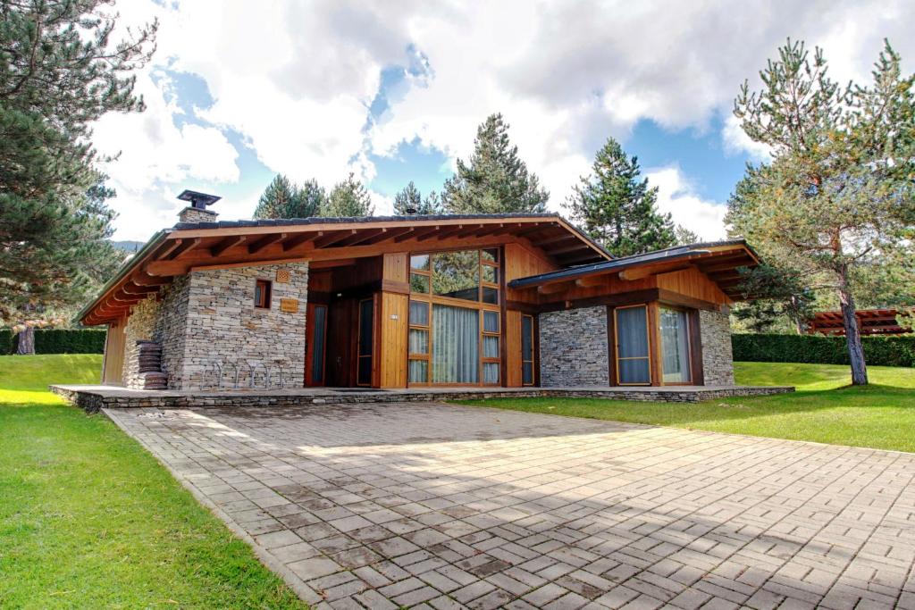 a small house with a brick driveway in front of it at Villa Four Seasons in Razlog