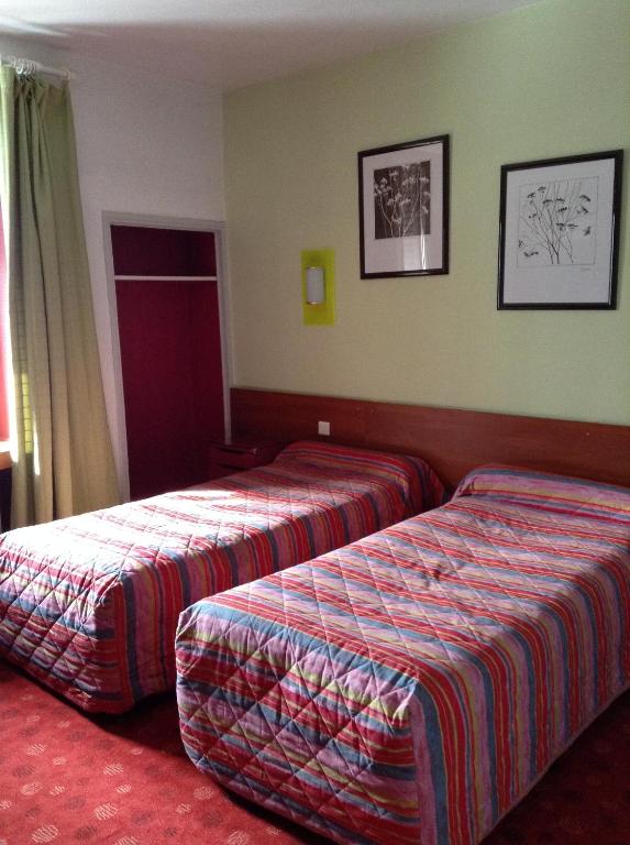 Postel nebo postele na pokoji v ubytování Hôtel Du Stade