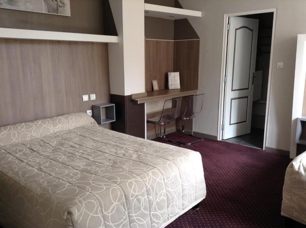 Postel nebo postele na pokoji v ubytování Hôtel Du Stade