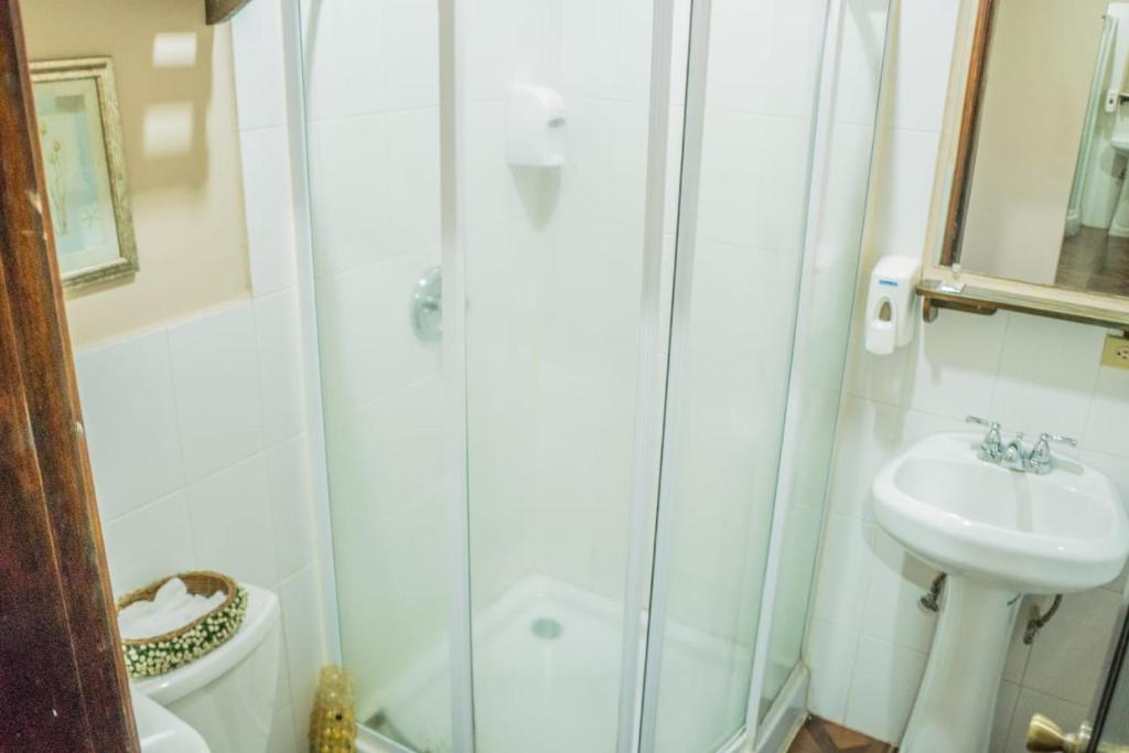 Koupelna v ubytování La Bellota Hotel