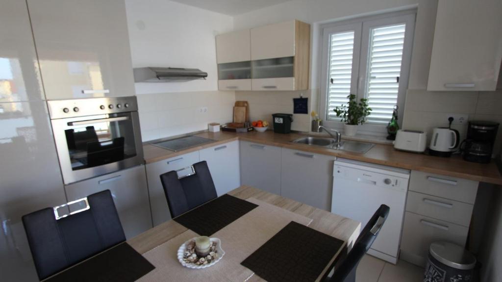 Kuchyň nebo kuchyňský kout v ubytování Apartment Lily