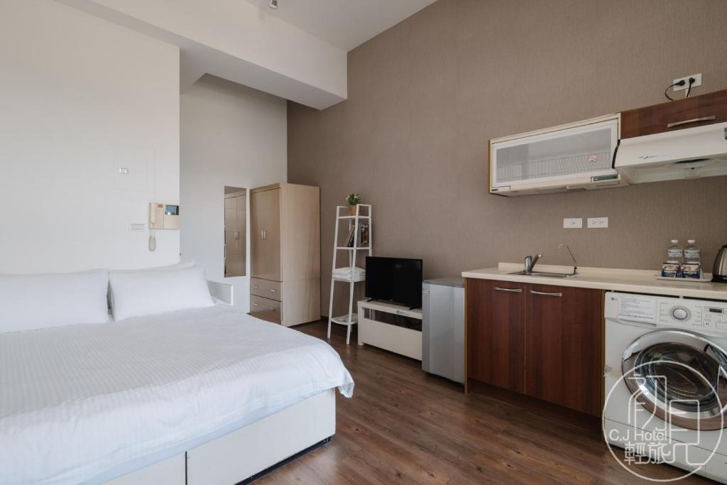 Postel nebo postele na pokoji v ubytování CJ Hotel