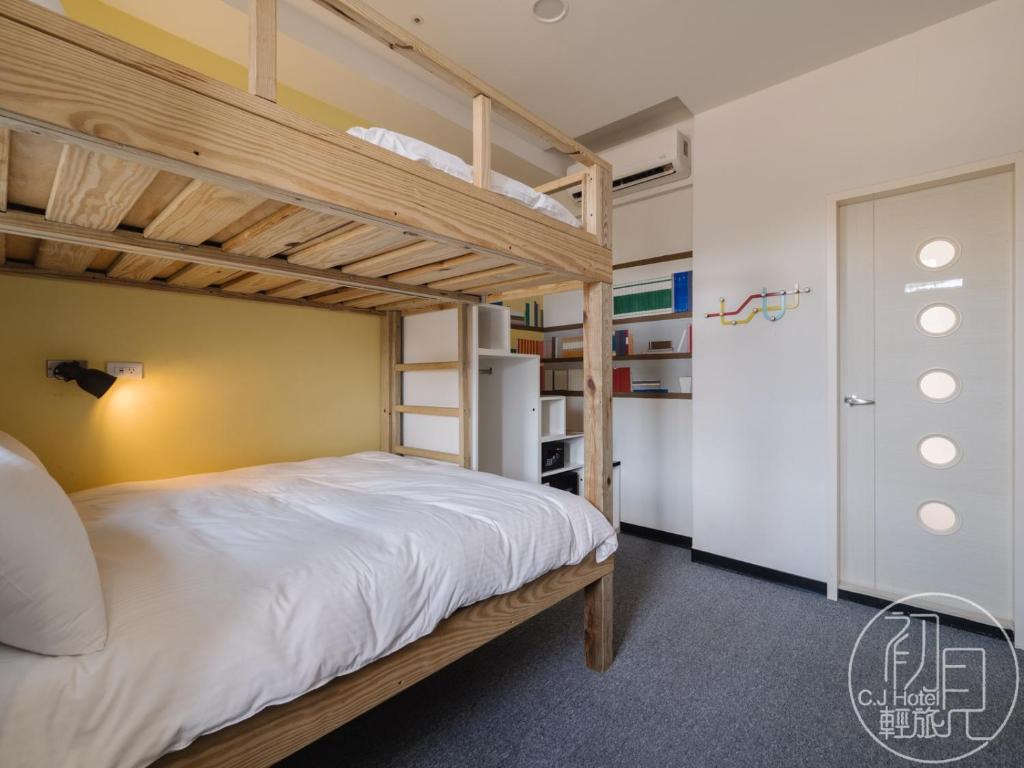 Postel nebo postele na pokoji v ubytování CJ Hotel