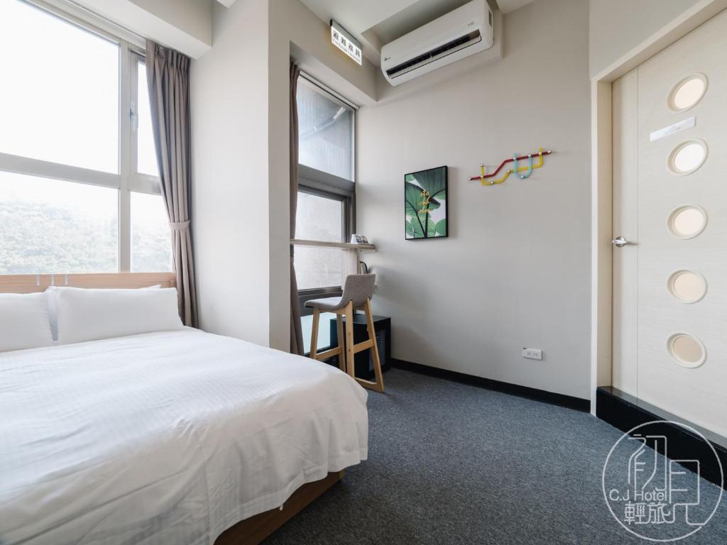 Postel nebo postele na pokoji v ubytování CJ Hotel