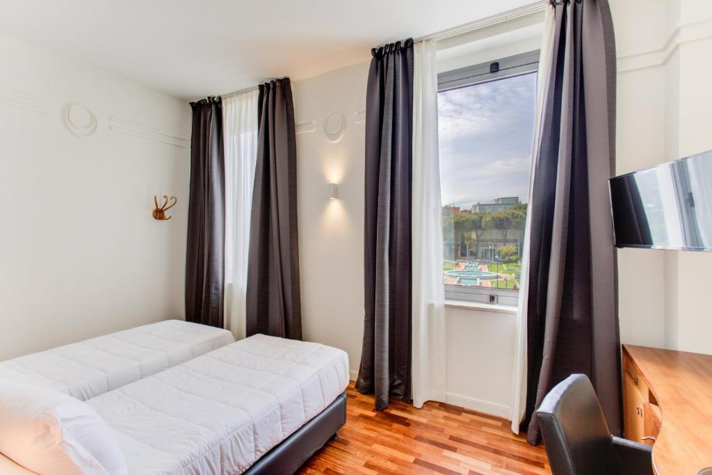 Кровать или кровати в номере Kursaal Hotel