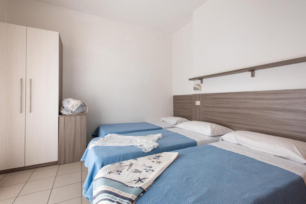 Postel nebo postele na pokoji v ubytování Hotel Consul Dipendenza la Plata con piscina