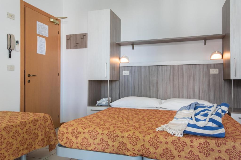 Postel nebo postele na pokoji v ubytování Hotel Consul Dipendenza la Plata con piscina