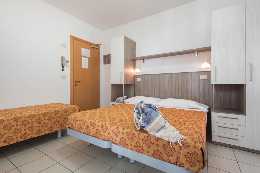 Postel nebo postele na pokoji v ubytování Hotel Consul Dipendenza la Plata con piscina