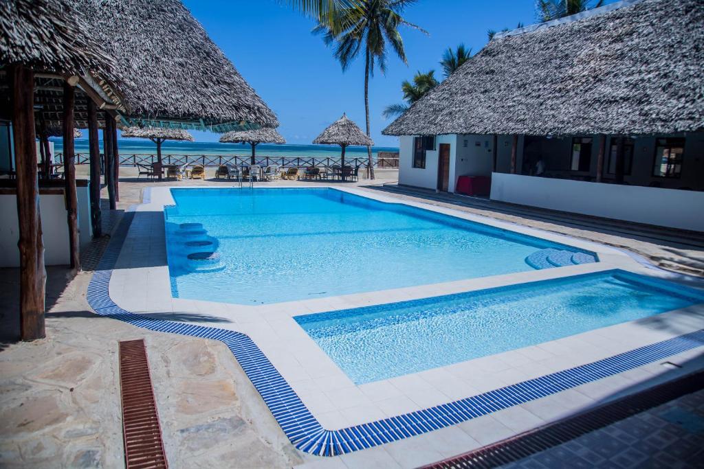 Bazén v ubytování Sheratton Beach Villagio nebo v jeho okolí