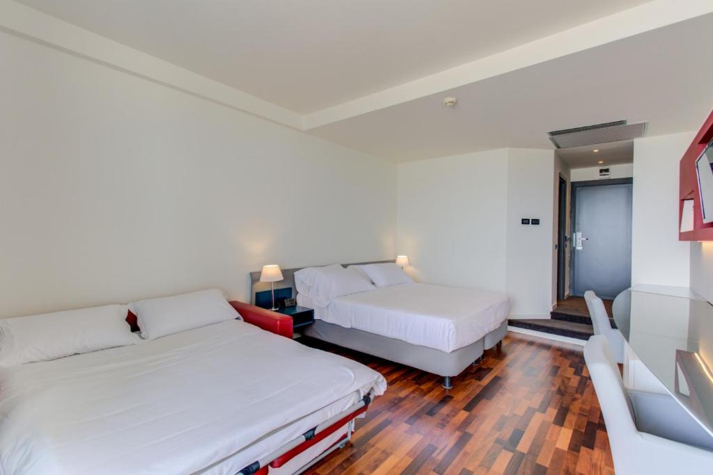 Кровать или кровати в номере Kursaal Hotel