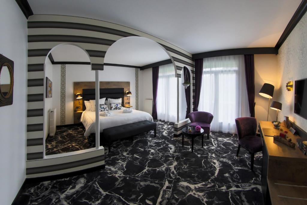 Postel nebo postele na pokoji v ubytování Hôtel du Barry Resort & Spa