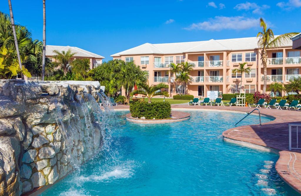 Bazén v ubytování Island Seas Resort nebo v jeho okolí