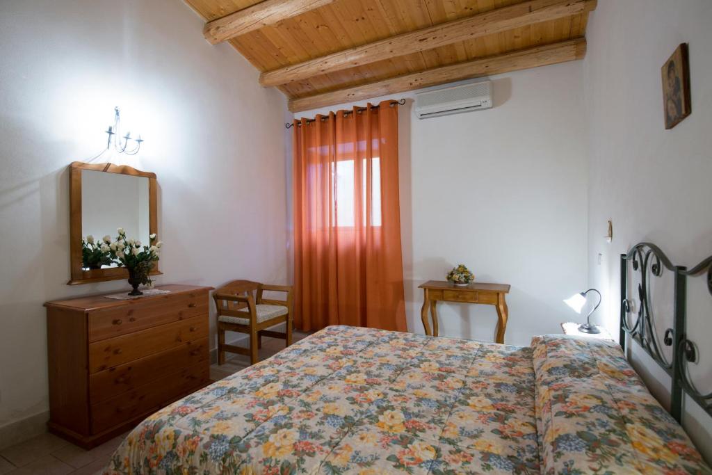 Postel nebo postele na pokoji v ubytování Agriturismo Borgo degli ulivi