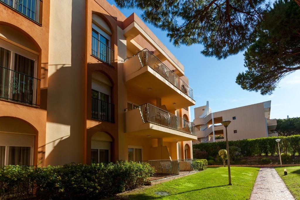 The building in which az apartmanhoteleket is located