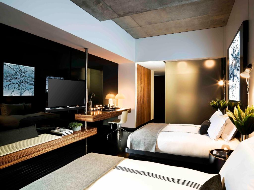 Sixty LES - 
