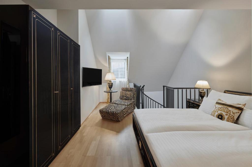 Posteľ alebo postele v izbe v ubytovaní Hotel Schwarzer Adler Innsbruck